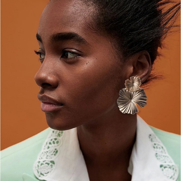 Jewelry - Golden Flower Dangle Drop Earrings
